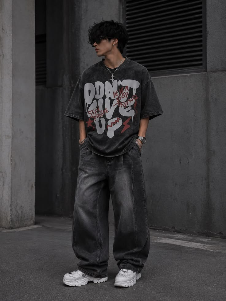 Oversized Graphic Tee & Baggy Jeans Look